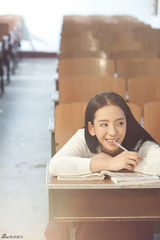 组图：曹阳清新唯美校园写真曝光 氧气校花驾到