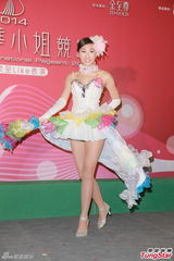 组图：准华姐陈凯琳献歌赠母亲 参赛佳丽露底裤