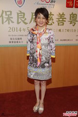 组图：梁安琪曝赌王仍未出院 获赞女强人