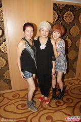 组图：黄日华唐宁上演忘年恋 鲍起静为亚视担忧