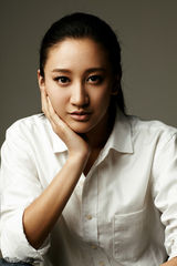 组图：曾泳醍纯白写真 蜜罐女孩笑容清新