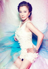 组图：李玲玉甜美写真 傲人身材续写不老传奇