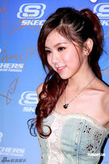 幻灯图：邓紫棋自曝是处女 与侧田恋爱不可能