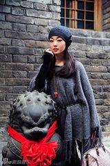 组图：宋轶受邀拍初春街拍大片秀春色甜美范儿