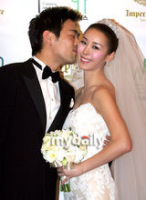 幻灯图：原BABYVOX成员金EZ婚礼现场 幸福洋溢 