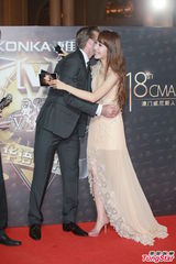 组图：榜中榜小贝贴面女主播 EXO-M西装俊朗