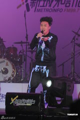 高清图：陈奕迅张靓颖参加歌会 劲歌热舞场面火爆