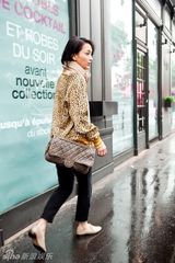 组图：周迅街拍造型时尚一秒钟变御姐