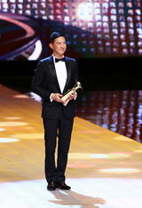 组图：张家辉凭《激战》获最佳男演员奖