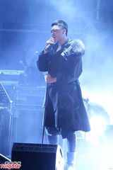 组图：A-Lin落泪小宇忙救场 信旋风登台引高潮