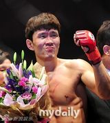 组图：韩国艺人尹衡彬进军MMA格斗比赛旗开得胜