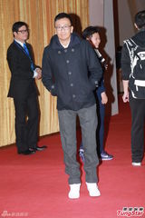 组图：邵逸夫追思会金色布置 不接受花篮花圈