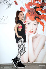 幻灯组图：关颖夜店首唱热舞新专辑 拍MV紧张没食欲