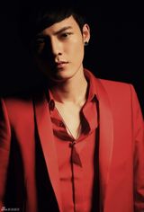 高清图：冯铭潮写真奔放不羁 雅痞范儿造型潮味十足