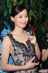 组图：陈法拉黑色蕾丝装现身 文咏珊等待缘分