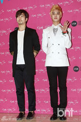 组图：李钟硕亮相时装周 f(x)Amber中性风帅气