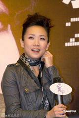 幻灯图集：林忆莲来京开唱“一〇忆莲” 赞后辈歌手