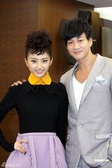 幻灯图集：景甜变美女老板倒追男 何润东大送拥抱