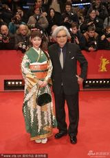 组图：日本导演山田洋次携女星黑木华亮相红毯
