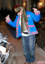 高清图：钟镇涛60大寿派对 群星嬉皮士装到贺