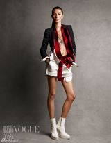 高清图：吉赛尔-邦辰登杂志封面 尽显熟女韵味