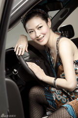 幻灯图：王思懿夏日写真 柔情似水女人味十足