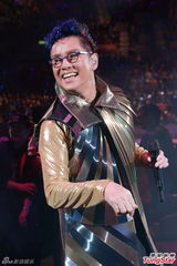 组图：左麟右李开唱李克勤庆生 黄子华看演出