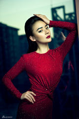 组图：袁姗姗时尚大片曝光 裸背水钻裙性感妖艳