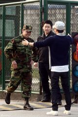 高清组图：SJ强仁今日退伍 透露暂时没有活动计划