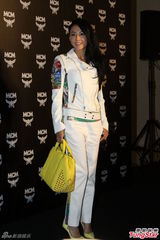 组图：张柏芝陈冠希同现上海 疑为避嫌拒采访