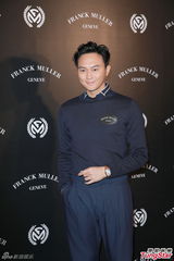 组图：张智霖避谈吸金八千万 已与唱片公司续约