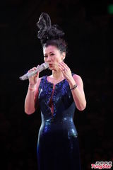 组图：叶倩文一家三口合唱 林青霞素颜到场欣赏