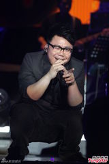 组图：萧敬腾上海开唱雨神未发威 被何韵诗调侃