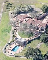 组图：邓文迪绯闻后首亮相 与友人热聊心情无损