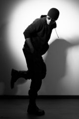 组图：陈龙写真秀猛男范儿 粉碎新武松瘦削质疑