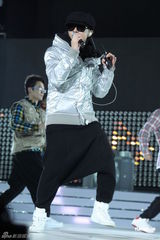 组图：费玉清徐小凤合作 叶倩文助阵东方卫视跨年