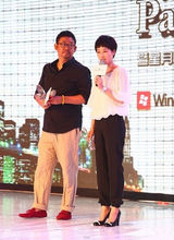 组图：姜武星月盛典获年度最佳红鞋奖