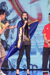 组图：范冰冰大呼我爱姚晨 为中国奥运健儿加油