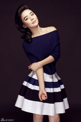 组图：袁姗姗气质写真曝光 知性大方微露香肩