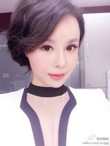 组图：央视女主播节目中疑露深V 生活照曝光