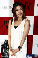 组图：韩片《钱的味道》首映 朴信惠允浩等助阵