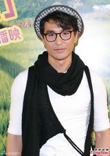 组图：黄翠如自嘲不美 麦长青献吻张美妮