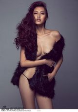 组图：美胸模曝光大批性感照 有种花儿望破茧成蝶
