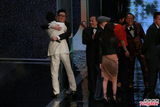 组图：成龙颁奖礼显兴奋 玩起“爱的抱抱”