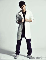 组图：乔任梁拍杂志大片 秀秋冬风衣如何混搭