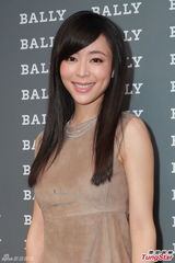 组图：张静初期待浪漫异国恋 高以翔力挺小S