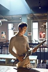 组图：李晨时尚大片诠释万花筒式青春