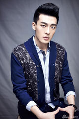 组图：孙艺洲演绎商战轻熟男 长腿欧巴随心惬意