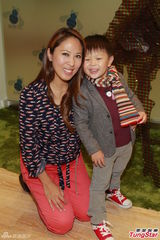 组图：黄泳霖有意追生 雷林静怡两女爱公主装