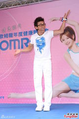 组图：安心亚不介意成票房毒药 瘦身成功秀美腿